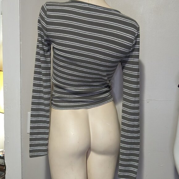 Rue21 Soft Striped Sweater with Ruched Front M GUC - Picture 5 of 5